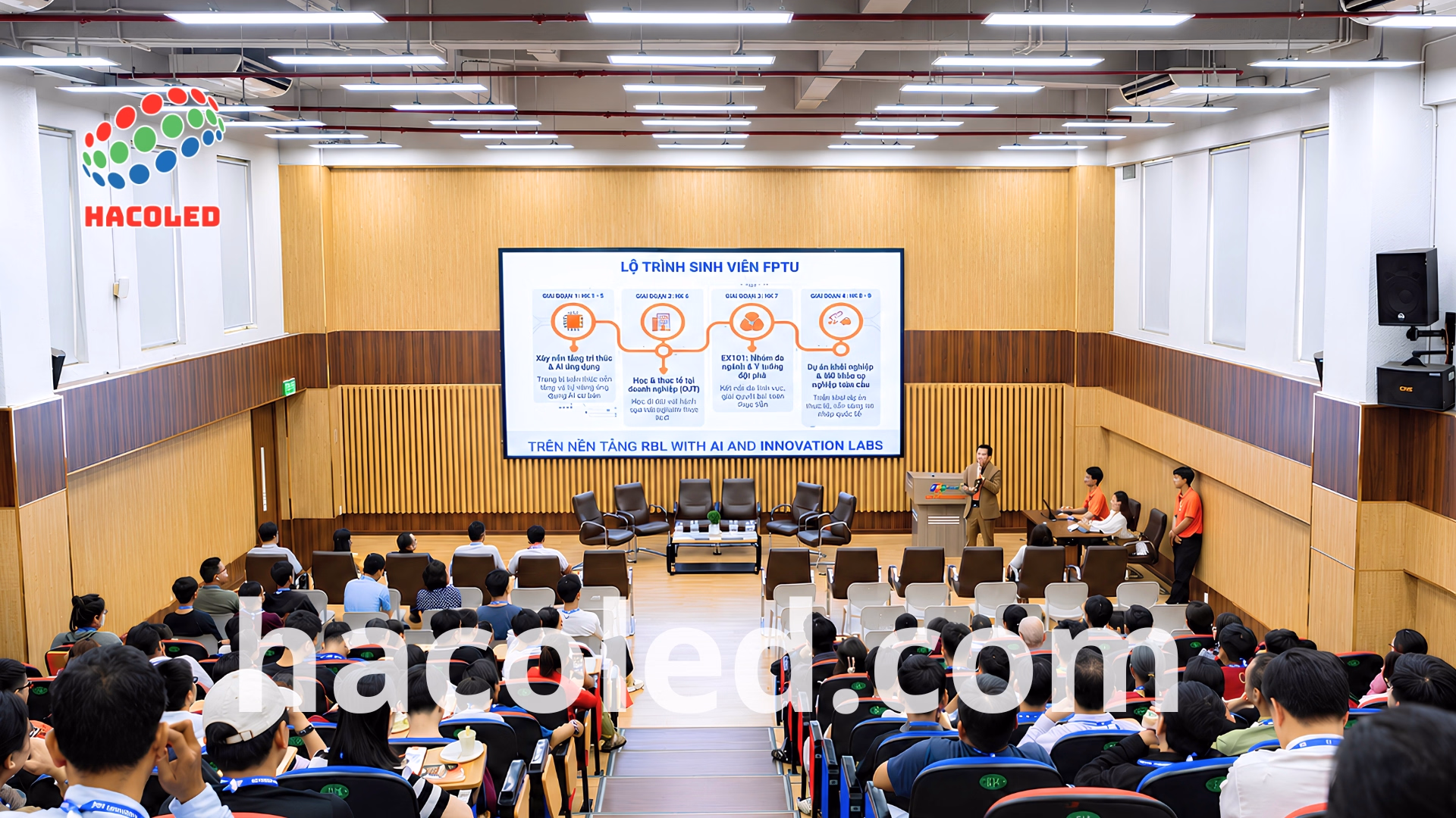 Lắp đặt màn hình LED P2.5 trong nhà tại Đại học FPT Thành phố Hồ Chí Minh 3 hinh-anh-lap-dat-man-hinh-led-p2-5-trong-nha-tai-dai-hoc-fpt-tp-hcm-2