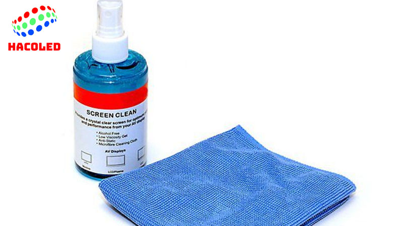5+ Cách Vệ Sinh Màn Tivi LED Dễ Làm, Đơn Giản, Sạch Như Mới 6 anh ve sinh man hinh tivi led bang con