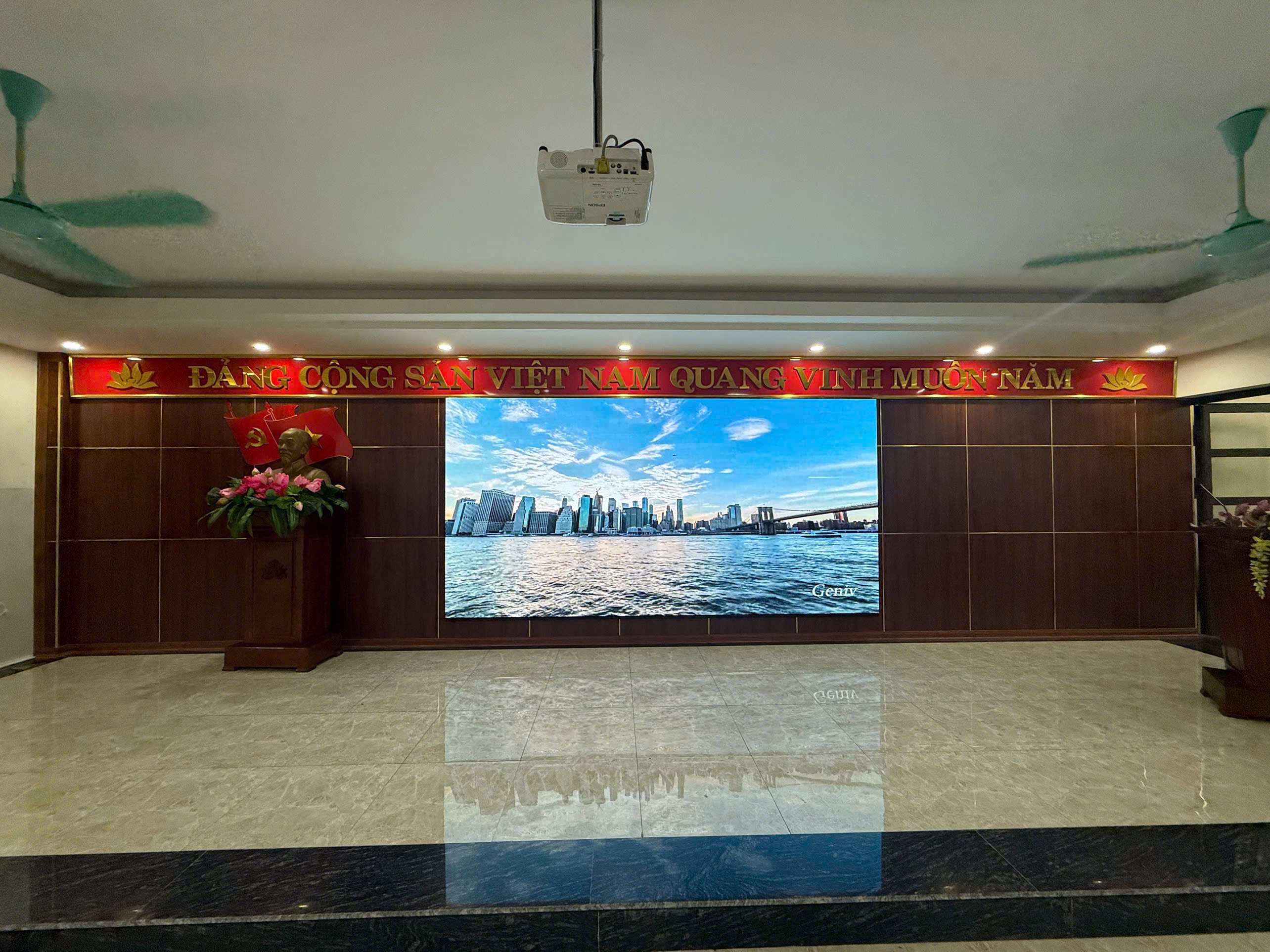 Lắp Đặt Màn Hình LED P4 Trong Nhà Tại Trung Tâm Khuyến Công Và Tư Vấn Phát Triển Công Thương Tỉnh Phú Thọ