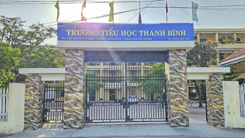 Sự Cố Thương Tâm Tại Trường Tiểu Học Thanh Bình: Rò Rỉ Điện Từ Hệ Thống Màn Mình LED 1 anh su co thuong tam tai truong tieu hoc thanh binh 1