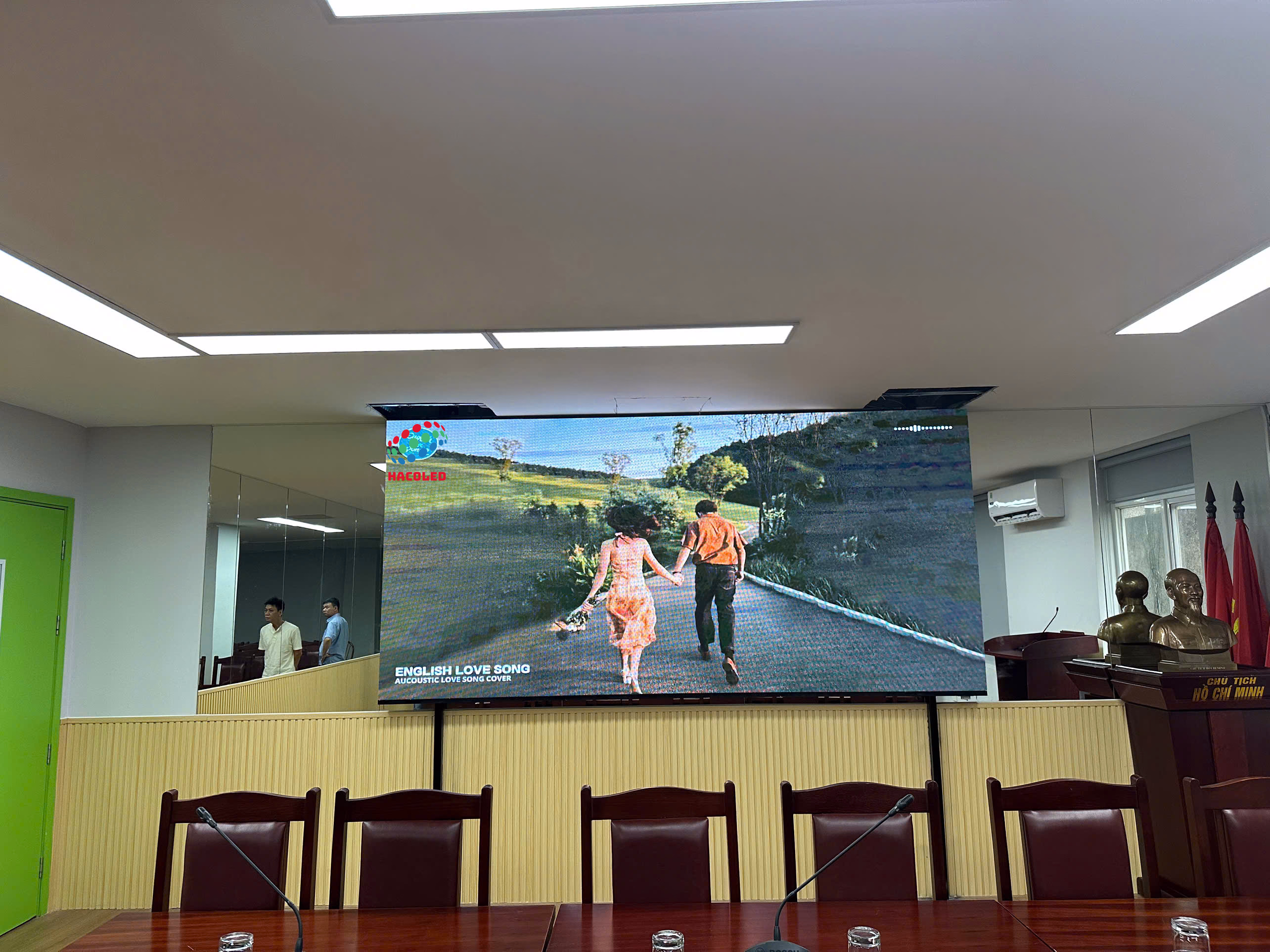 Lắp Đặt Màn Hình LED P3 Trong Nhà Tại Tòa Soạn Tạp Chí Bóng Đá