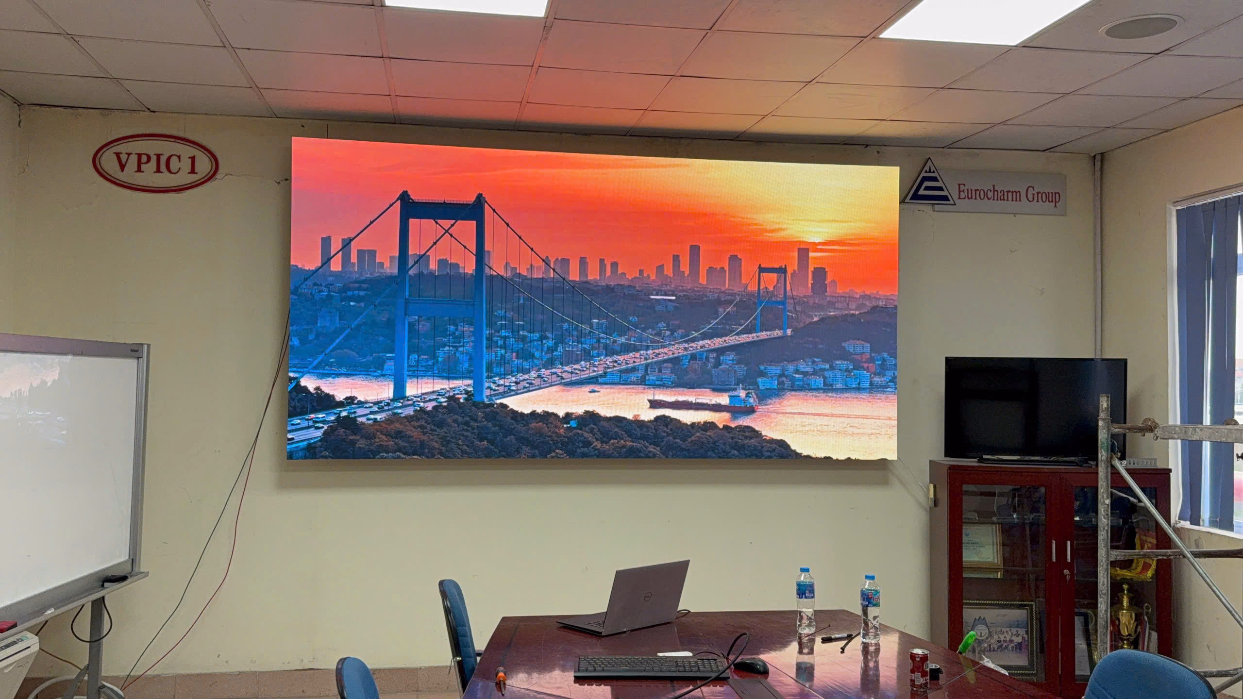 Lắp Đặt Màn Hình LED P3 Trong Nhà Tại Phòng Họp Trường Chính Trị Vĩnh Phúc