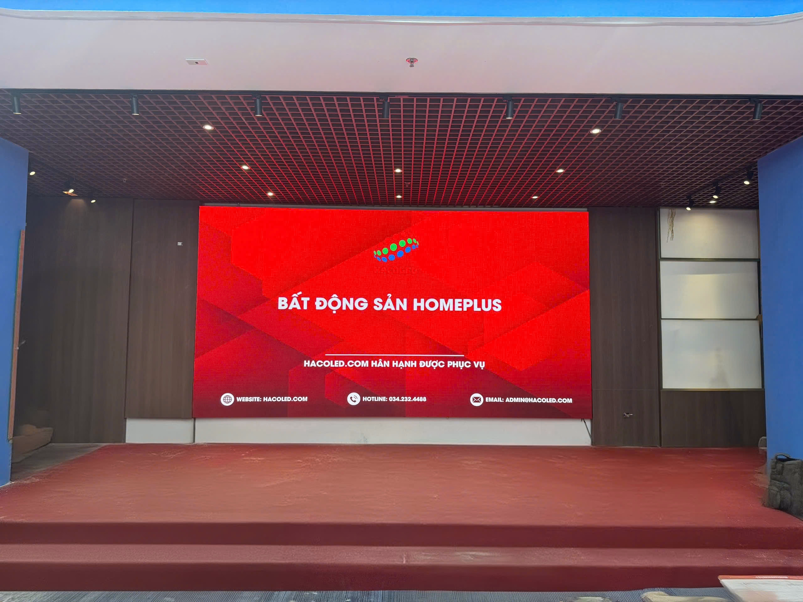 Lắp Đặt Màn Hình Hình LED P2.5 Trong Nhà Tại Công Ty BĐS Homeplus