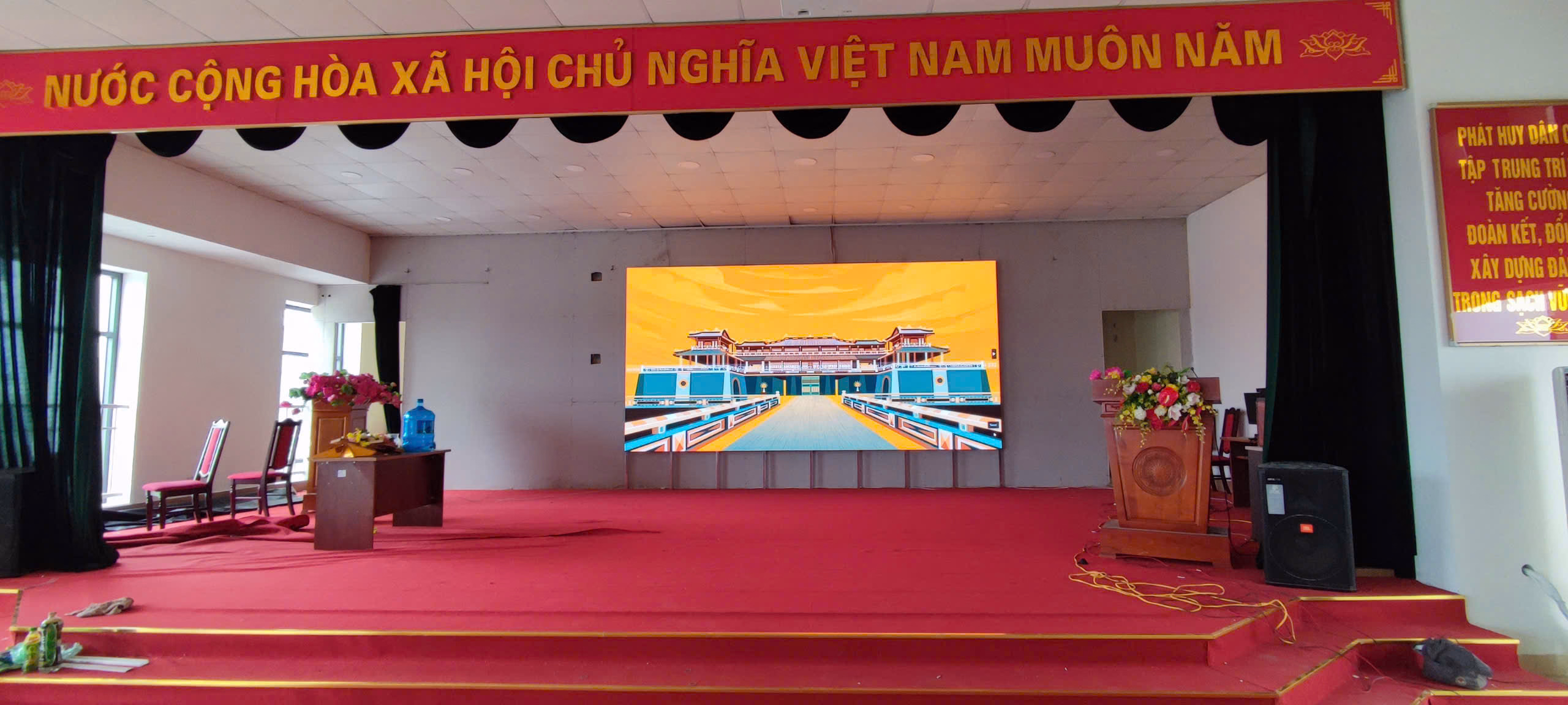 Lắp Đặt Màn Hình LED P2.5 Trong Nhà Tại UBND Thành Phố Sầm Sơn