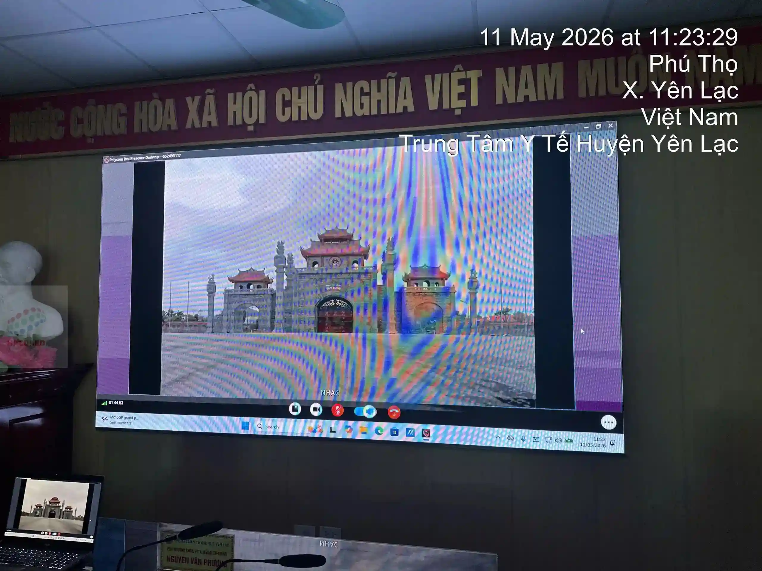 Hien-tuong-moire-khien-chup-anh-truoc-man-hinh-led-bi-soc