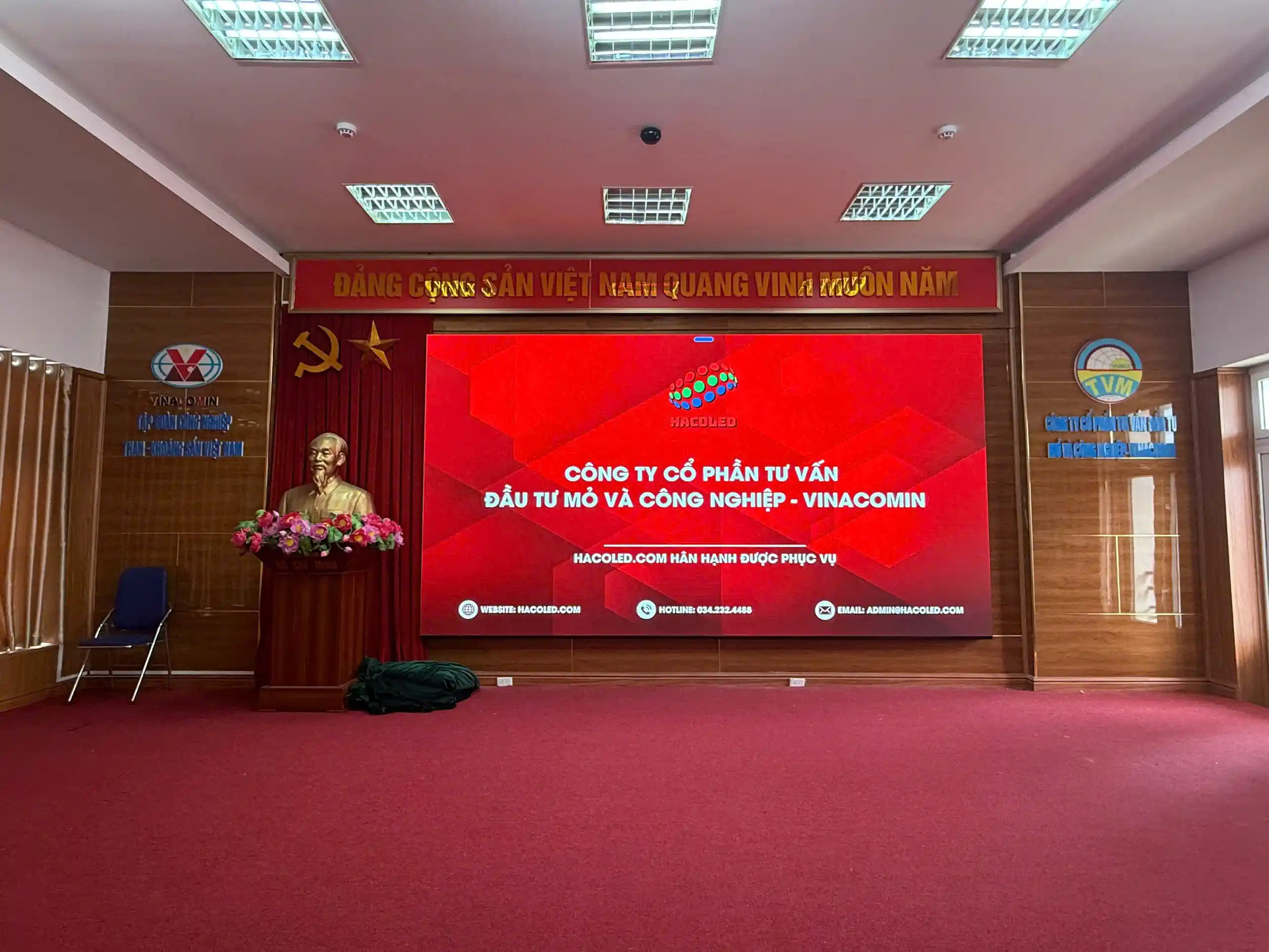 man-hinh-led-p15-trong-nha-cong-ty-co-phan-dau-tu-mo-va-cong-nghiep-vinacomin